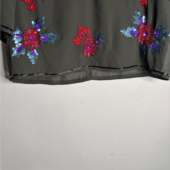 Tularosa Black Cropped Short Sleeve Blouse With Floral Sequin Pattern Size Sm - Picture 2 of 5